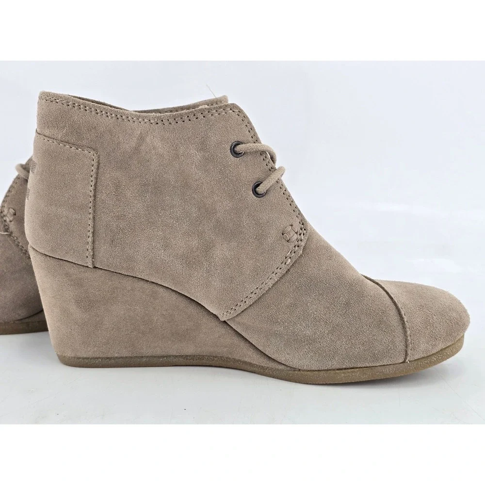 TOMS Desert Wedge Booties Women 7.5 Taupe Suede Lace Up Ankle Boots - Excellent